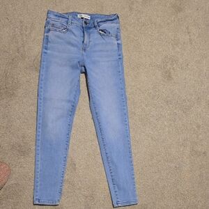 Zara Light Wash Skinny Jeans in Blue